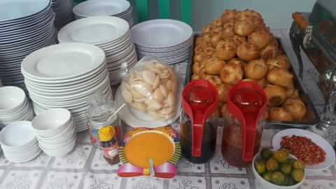 Cho thuê bàn ghế, chén dĩa, khung rạp của tiệc cưới